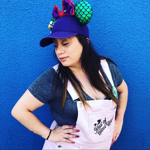 Meet your Posher, Adriana - Picture 2 of 2